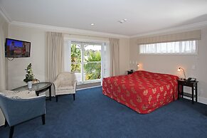 Tuakau Hotel