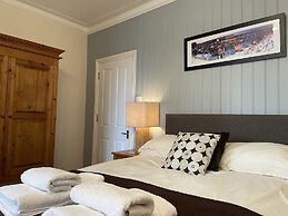 Fayvan Apartments