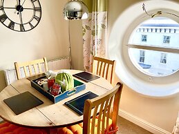 Fayvan Apartments