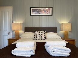 Fayvan Apartments