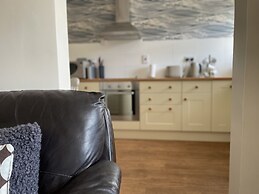 Fayvan Apartments