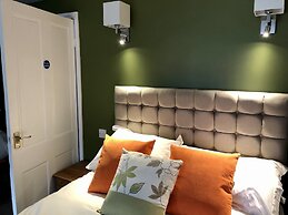 Fayvan Apartments