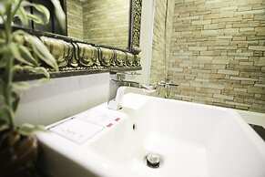 Popular Boutique Hotel