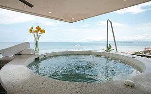 Pinnacle Resorts 180