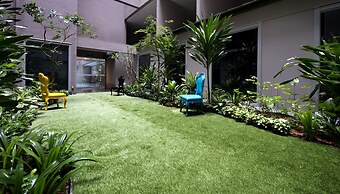 V Hotel Bencoolen