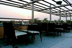 Tavisha Hotel