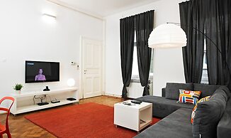 Central Downtown Apartments by Irundo