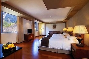 Cedarwood Villa