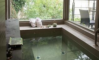 Cedarwood Villa