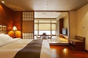 Cedarwood Villa