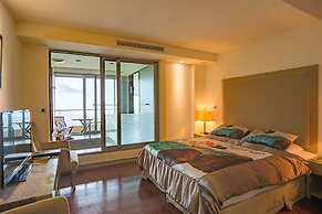 Cedarwood Villa