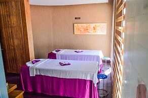 Holiday Beach Hotel Danang