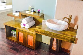 Holiday Beach Hotel Danang