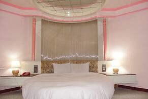 Modern Plaza Hotel