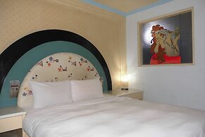 Modern Plaza Hotel