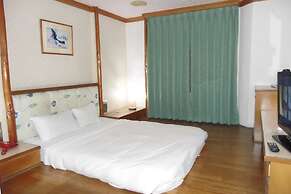 Modern Plaza Hotel