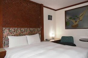 Modern Plaza Hotel