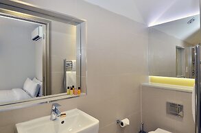 Arch hotel