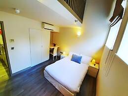 Arch hotel