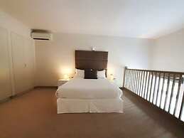 Arch hotel
