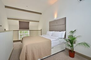 Arch hotel