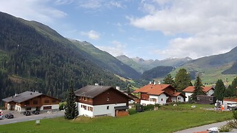 Hotel Mira