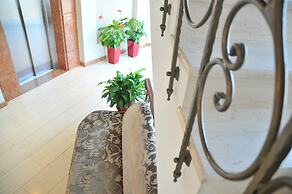 MonarC Hotel