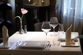 MonarC Hotel