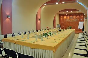 MonarC Hotel