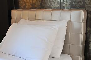 MonarC Hotel