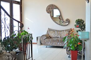 MonarC Hotel