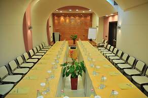MonarC Hotel