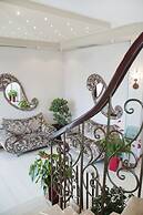 MonarC Hotel