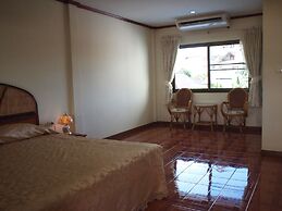RoongRuang Hotel