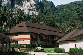 Tonsai Bay Resort