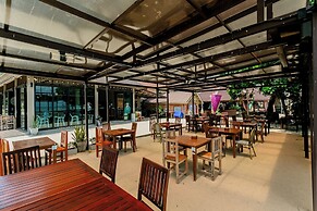 Tonsai Bay Resort