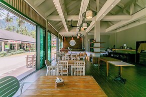 Tonsai Bay Resort