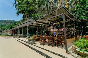 Tonsai Bay Resort