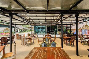 Tonsai Bay Resort