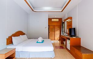 Tonsai Bay Resort
