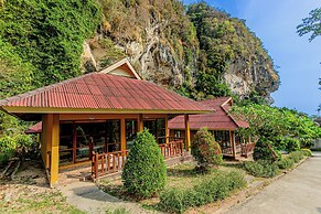 Tonsai Bay Resort