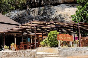 Tonsai Bay Resort