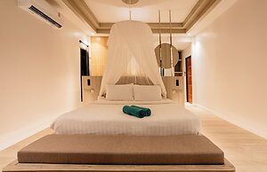 Tonsai Bay Resort
