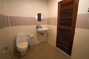 Tonsai Bay Resort