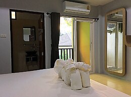Tonsai Bay Resort
