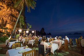Tonsai Bay Resort