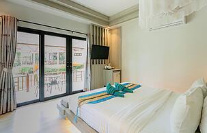 Tonsai Bay Resort