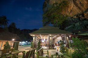 Tonsai Bay Resort