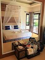 Tonsai Bay Resort