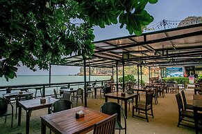 Tonsai Bay Resort